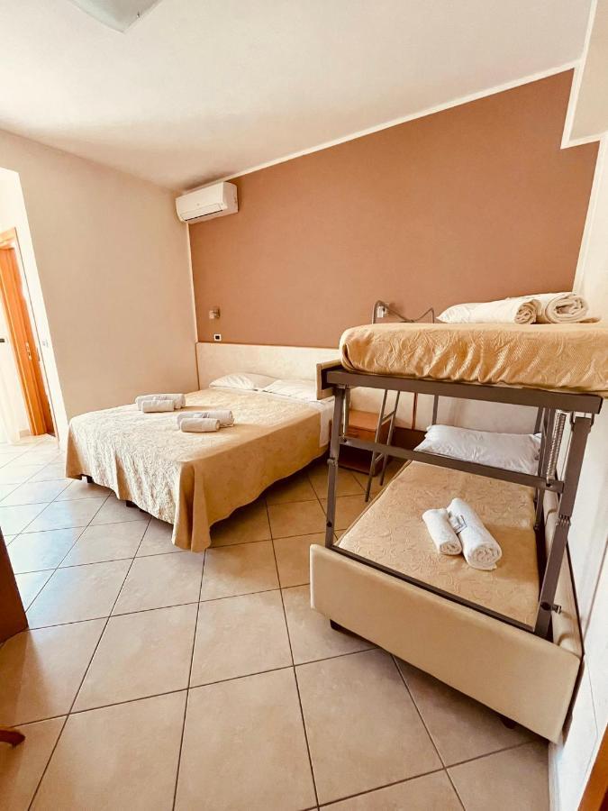Hotel Favorita Чезенатико Екстериор снимка