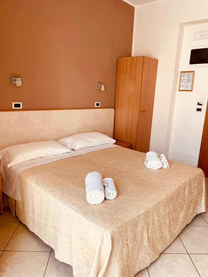 Hotel Favorita Чезенатико Екстериор снимка