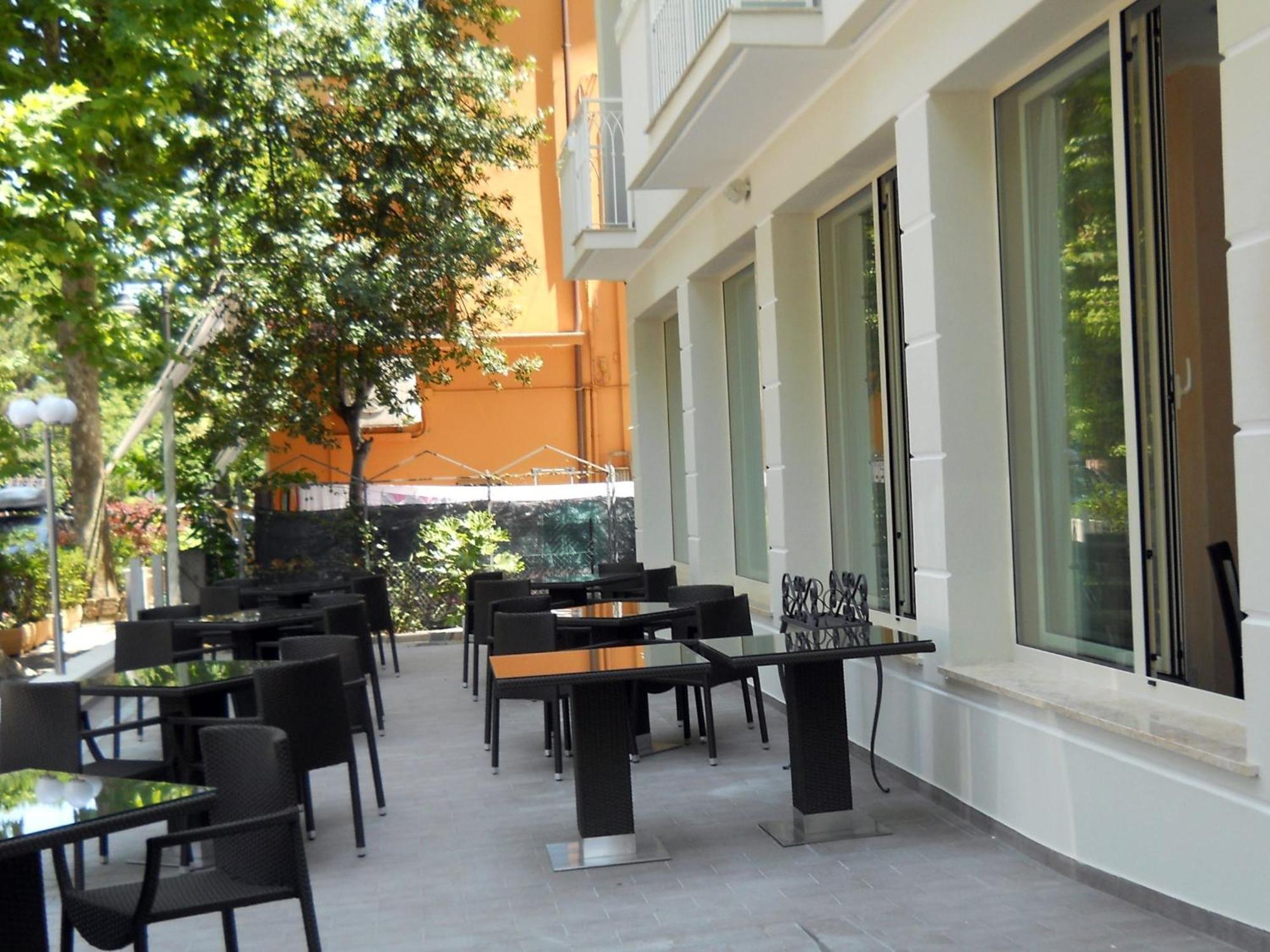 Hotel Favorita Чезенатико Екстериор снимка