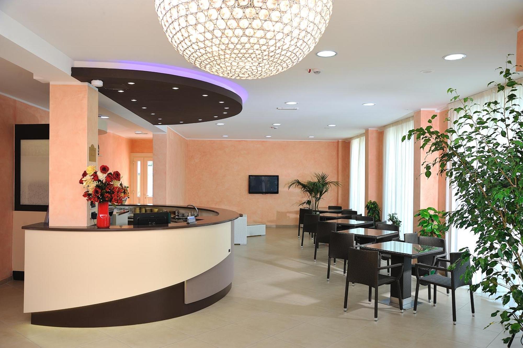 Hotel Favorita Чезенатико Екстериор снимка