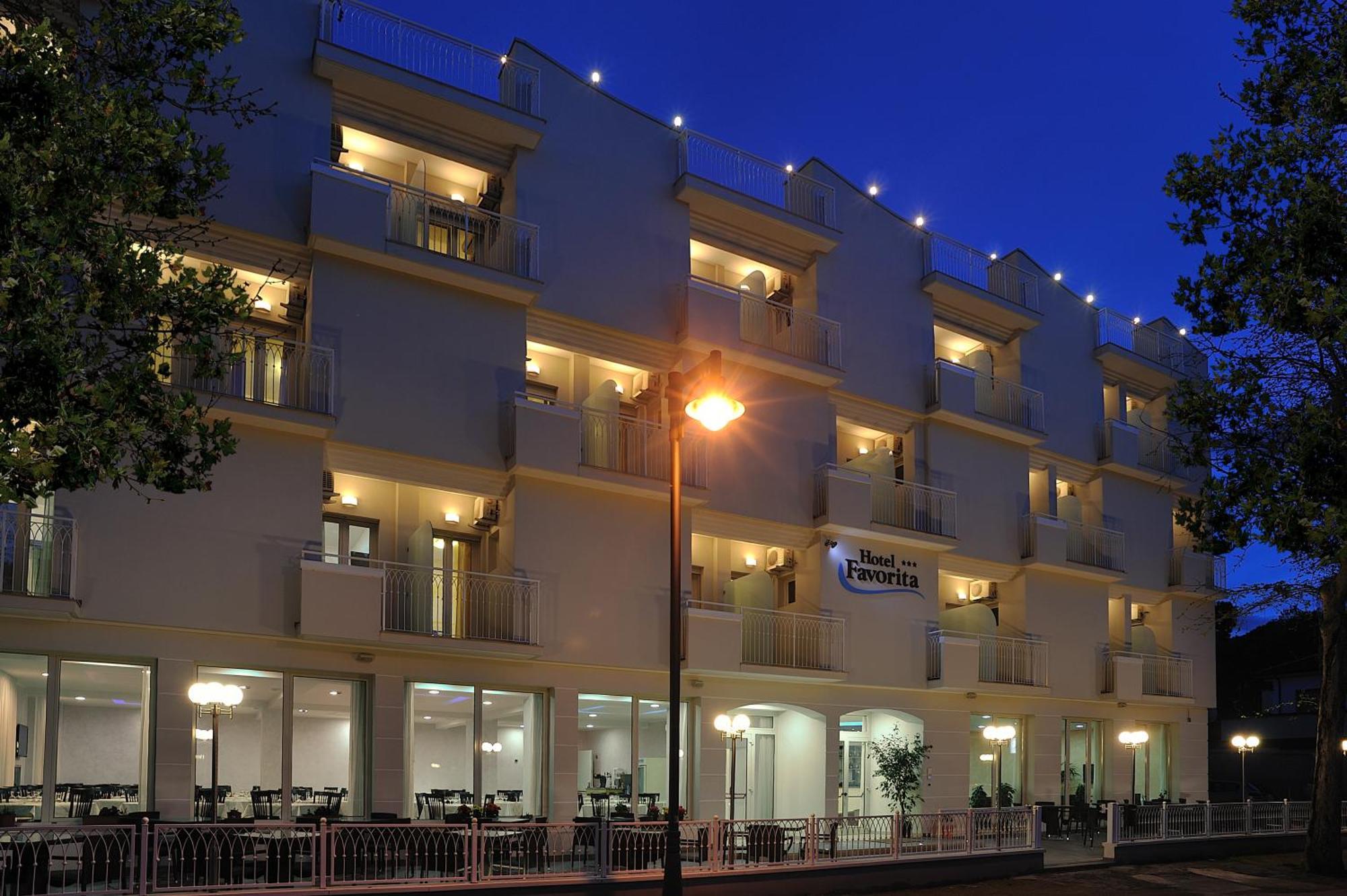 Hotel Favorita Чезенатико Екстериор снимка