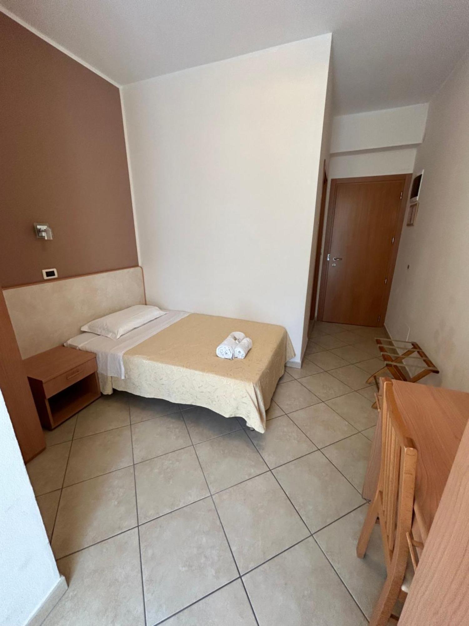 Hotel Favorita Чезенатико Екстериор снимка