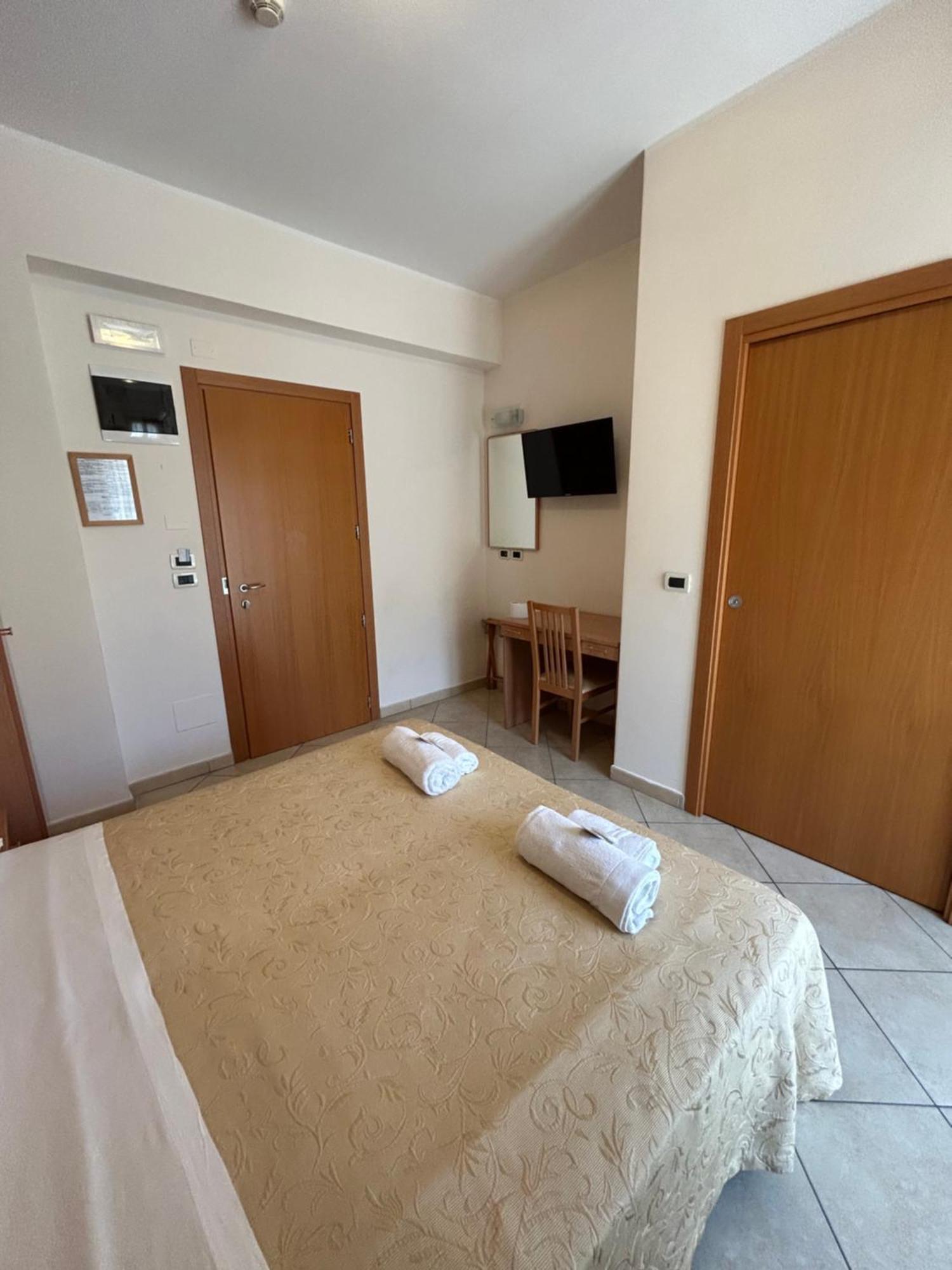 Hotel Favorita Чезенатико Екстериор снимка