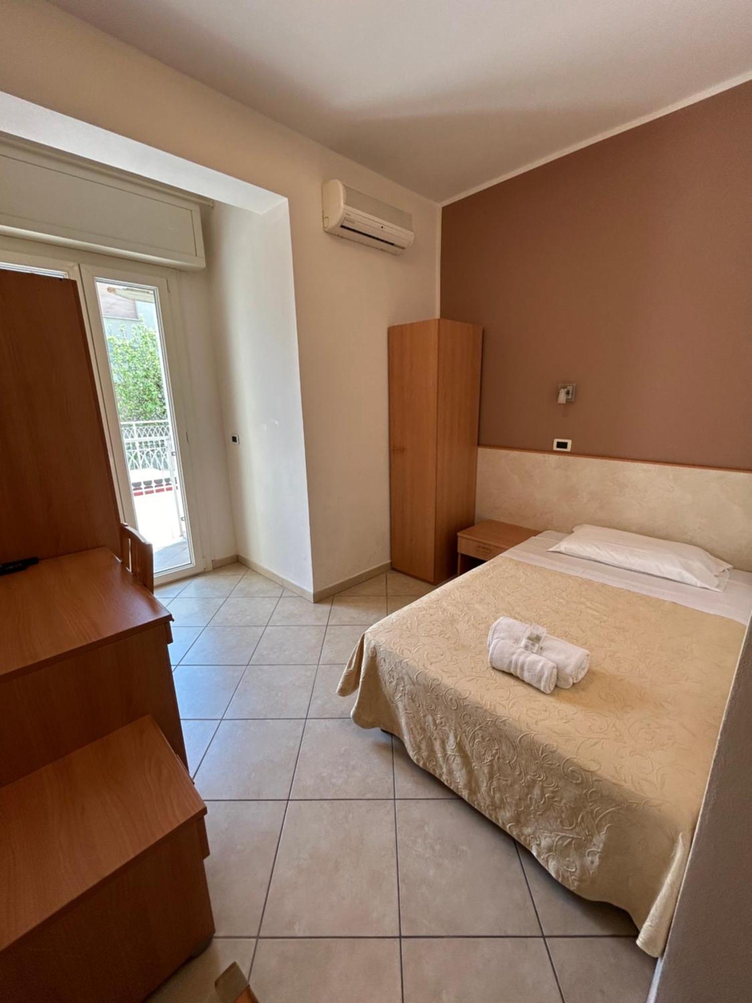 Hotel Favorita Чезенатико Екстериор снимка