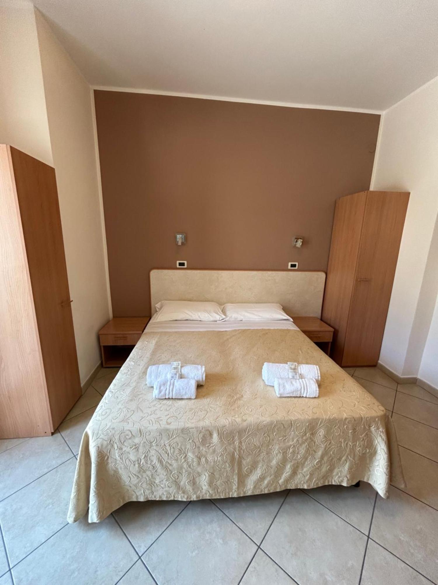 Hotel Favorita Чезенатико Екстериор снимка