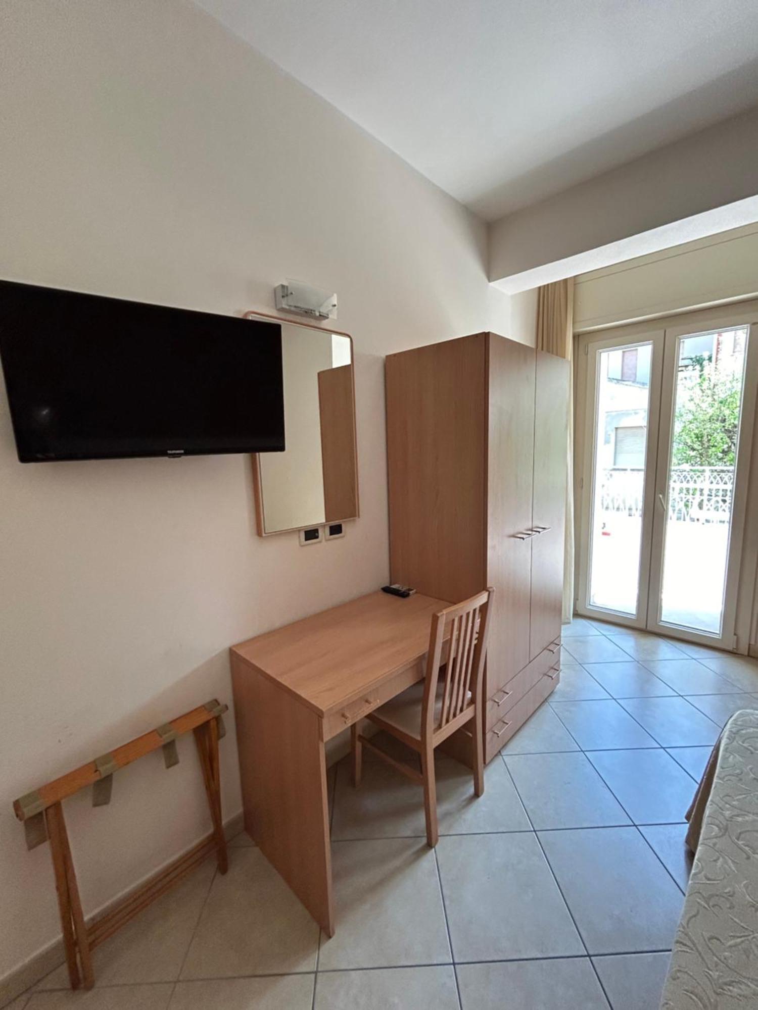 Hotel Favorita Чезенатико Екстериор снимка