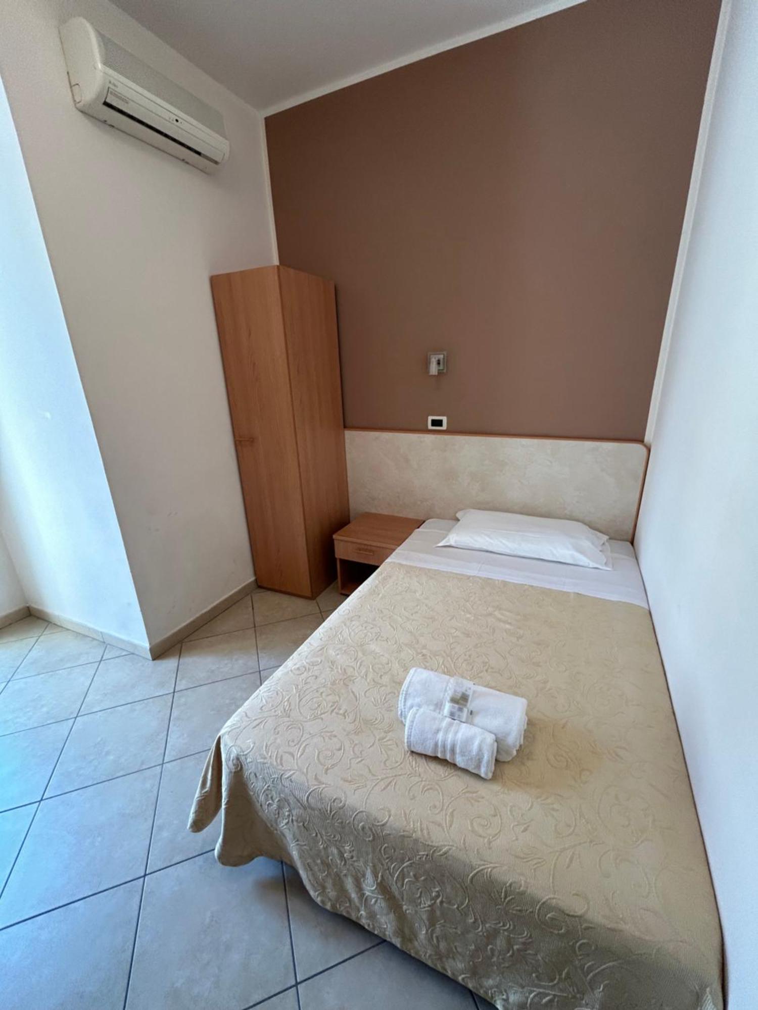 Hotel Favorita Чезенатико Екстериор снимка