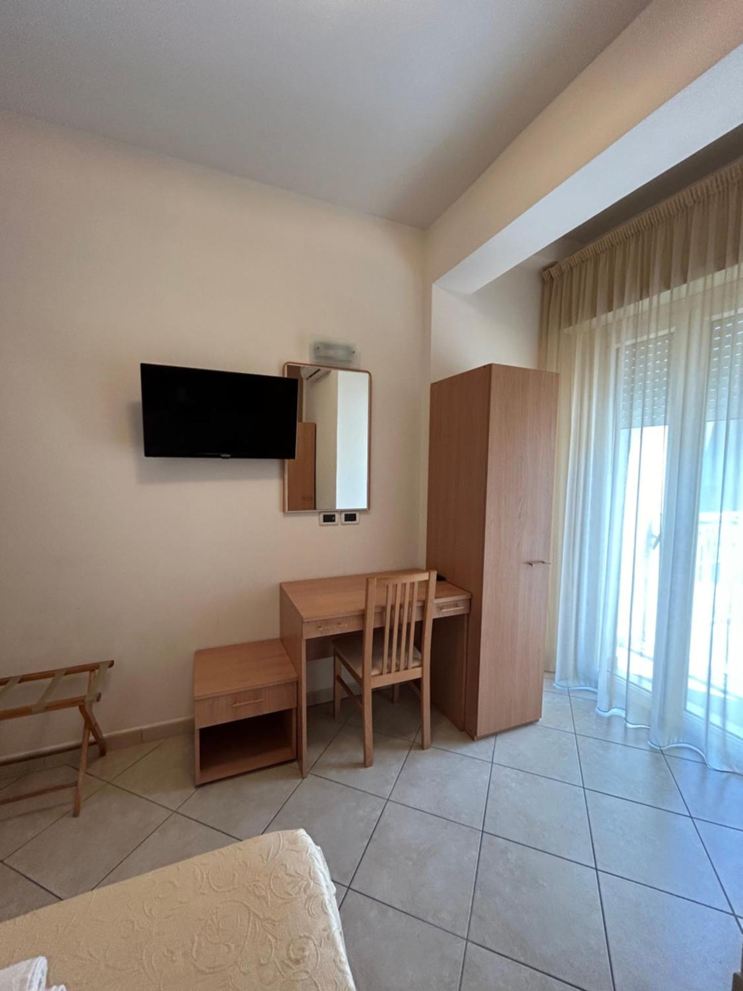 Hotel Favorita Чезенатико Екстериор снимка