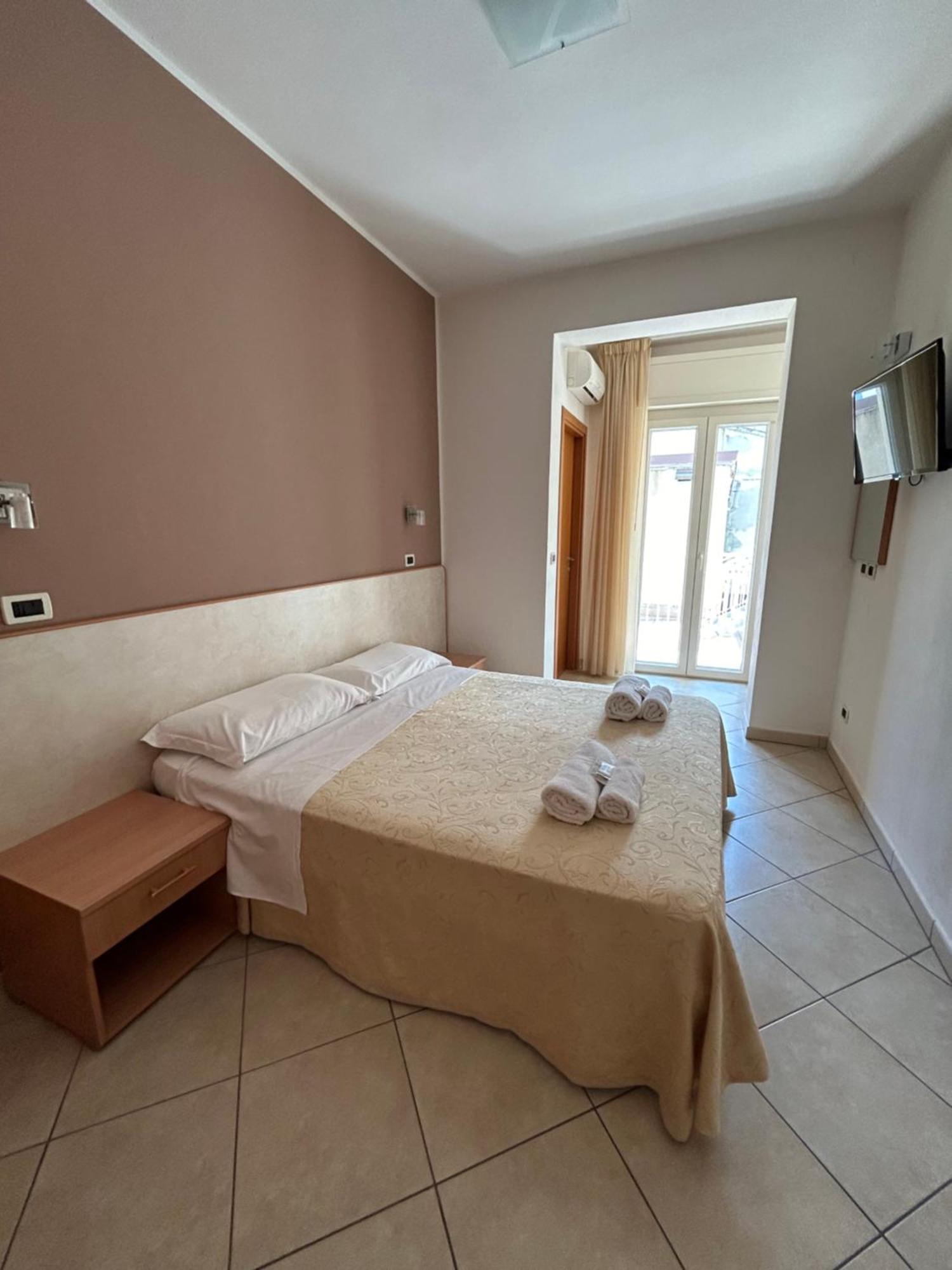 Hotel Favorita Чезенатико Екстериор снимка