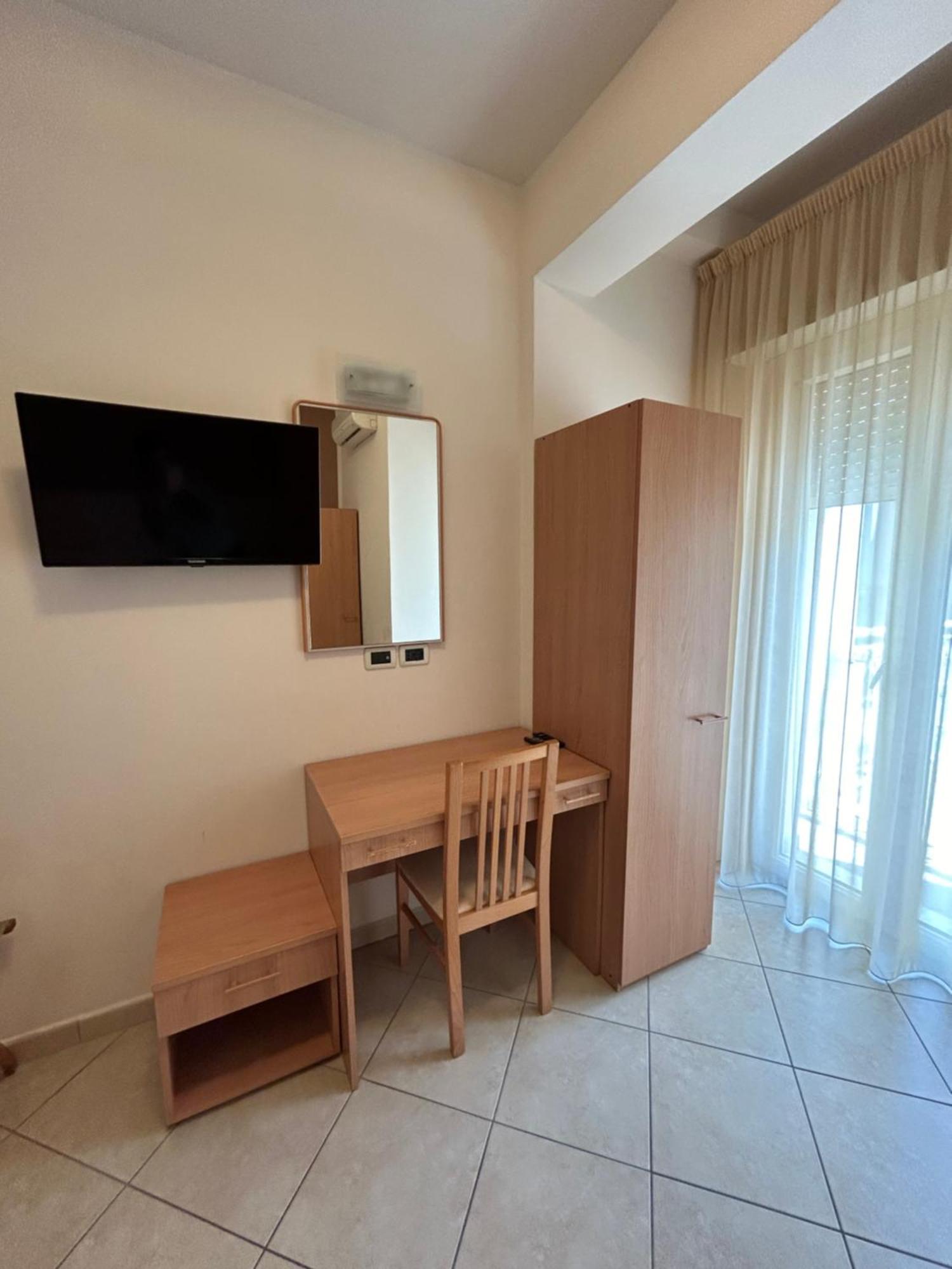 Hotel Favorita Чезенатико Екстериор снимка