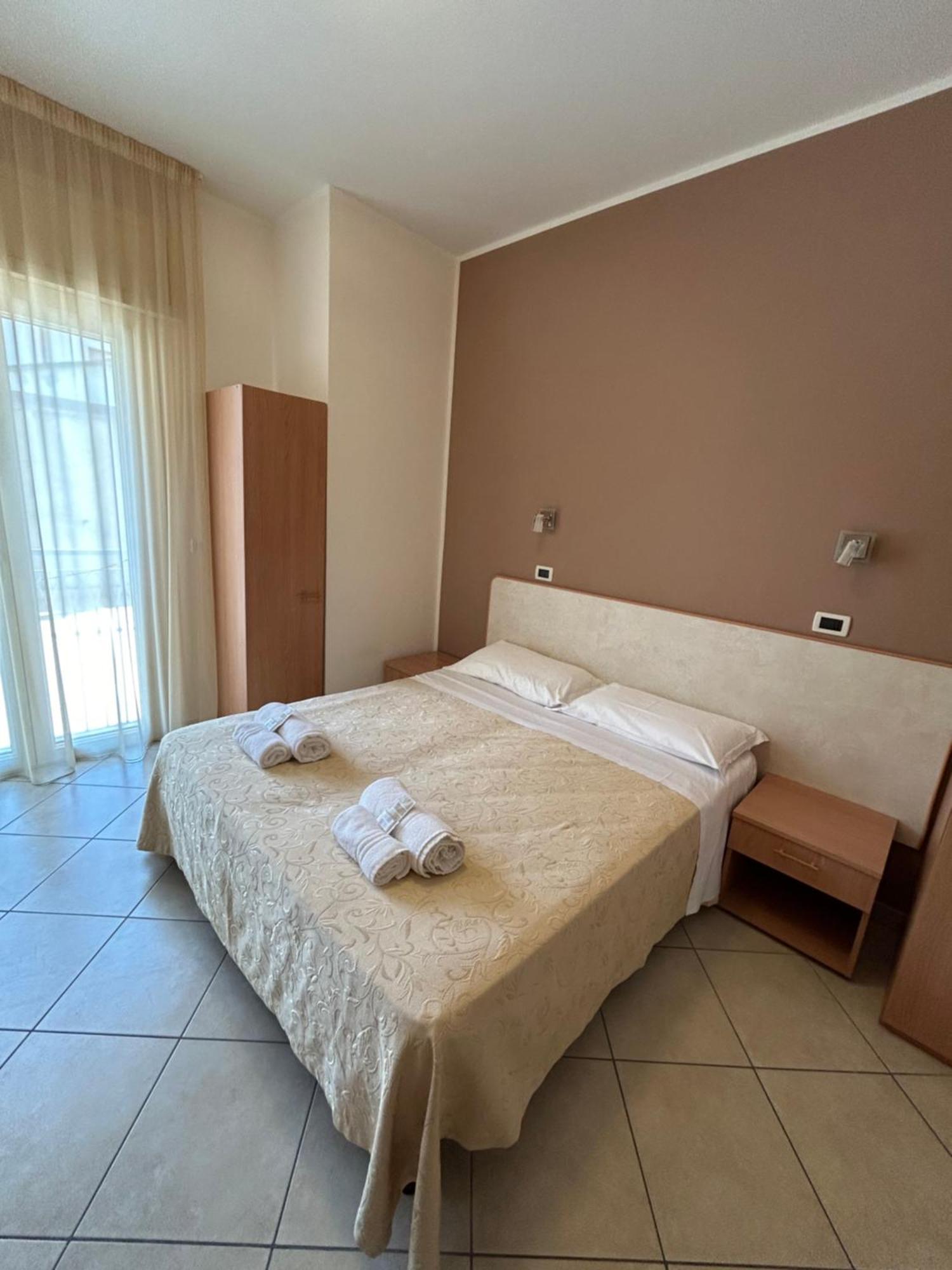 Hotel Favorita Чезенатико Екстериор снимка