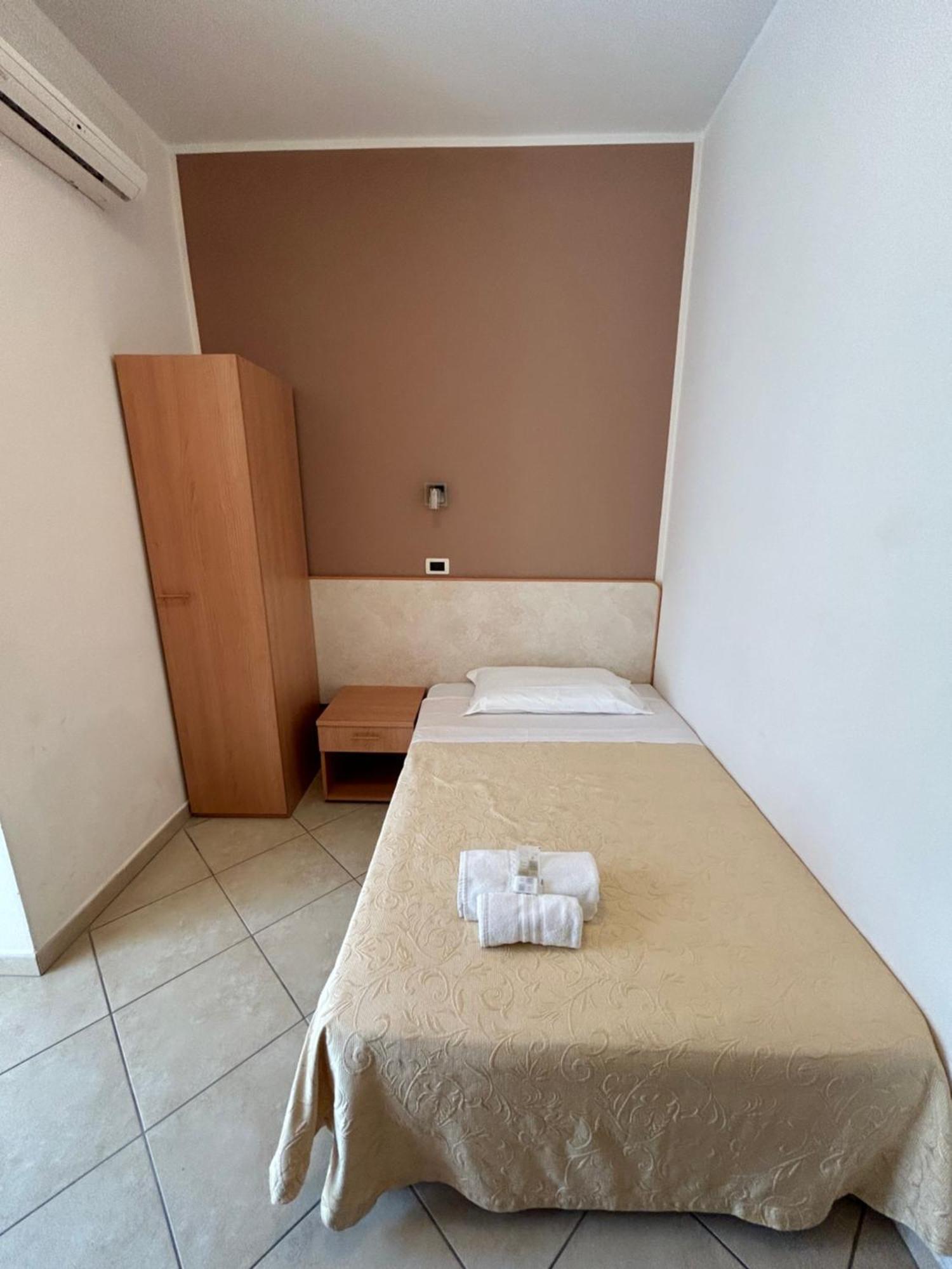 Hotel Favorita Чезенатико Екстериор снимка