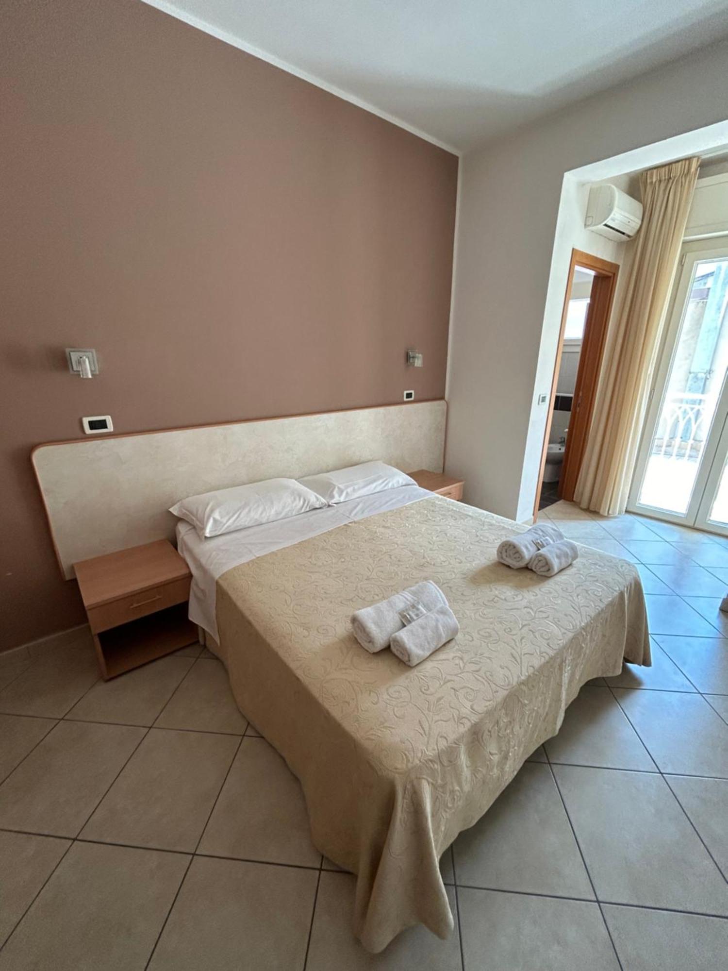 Hotel Favorita Чезенатико Екстериор снимка