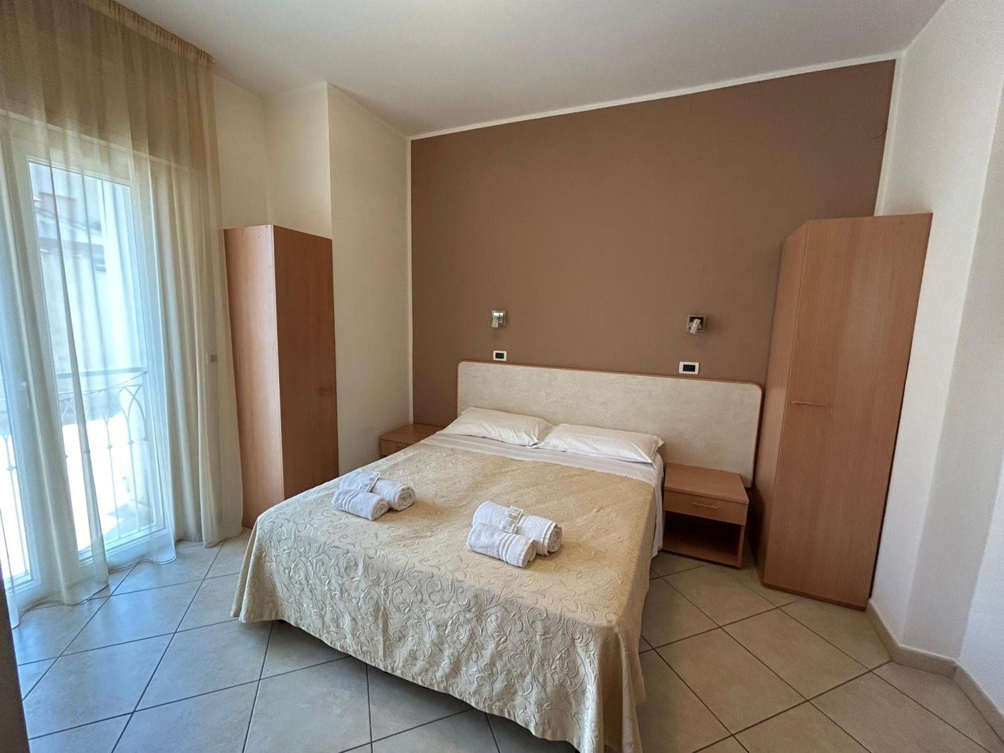 Hotel Favorita Чезенатико Екстериор снимка