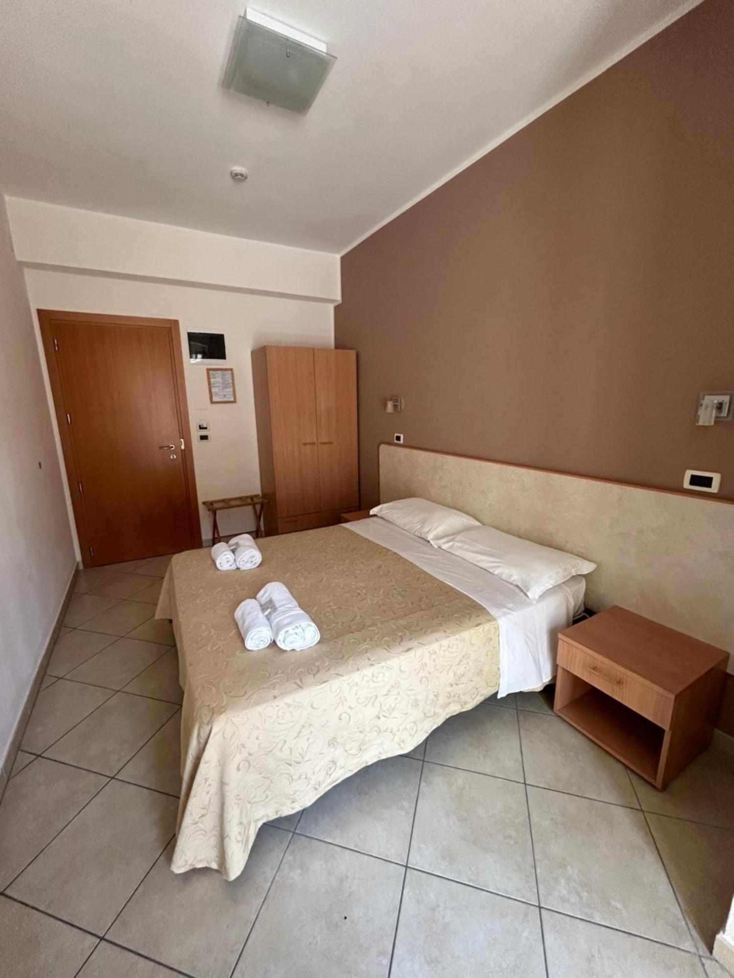 Hotel Favorita Чезенатико Екстериор снимка