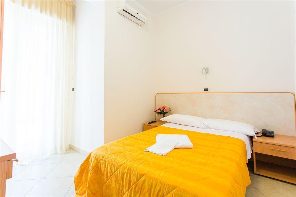 Hotel Favorita Чезенатико Екстериор снимка