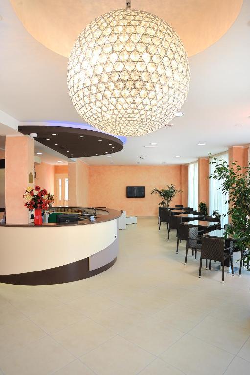 Hotel Favorita Чезенатико Екстериор снимка
