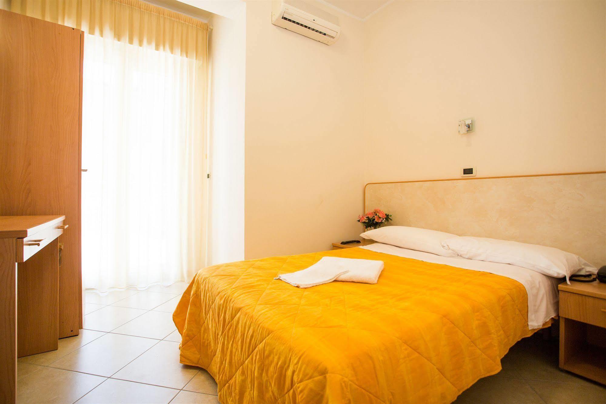Hotel Favorita Чезенатико Екстериор снимка