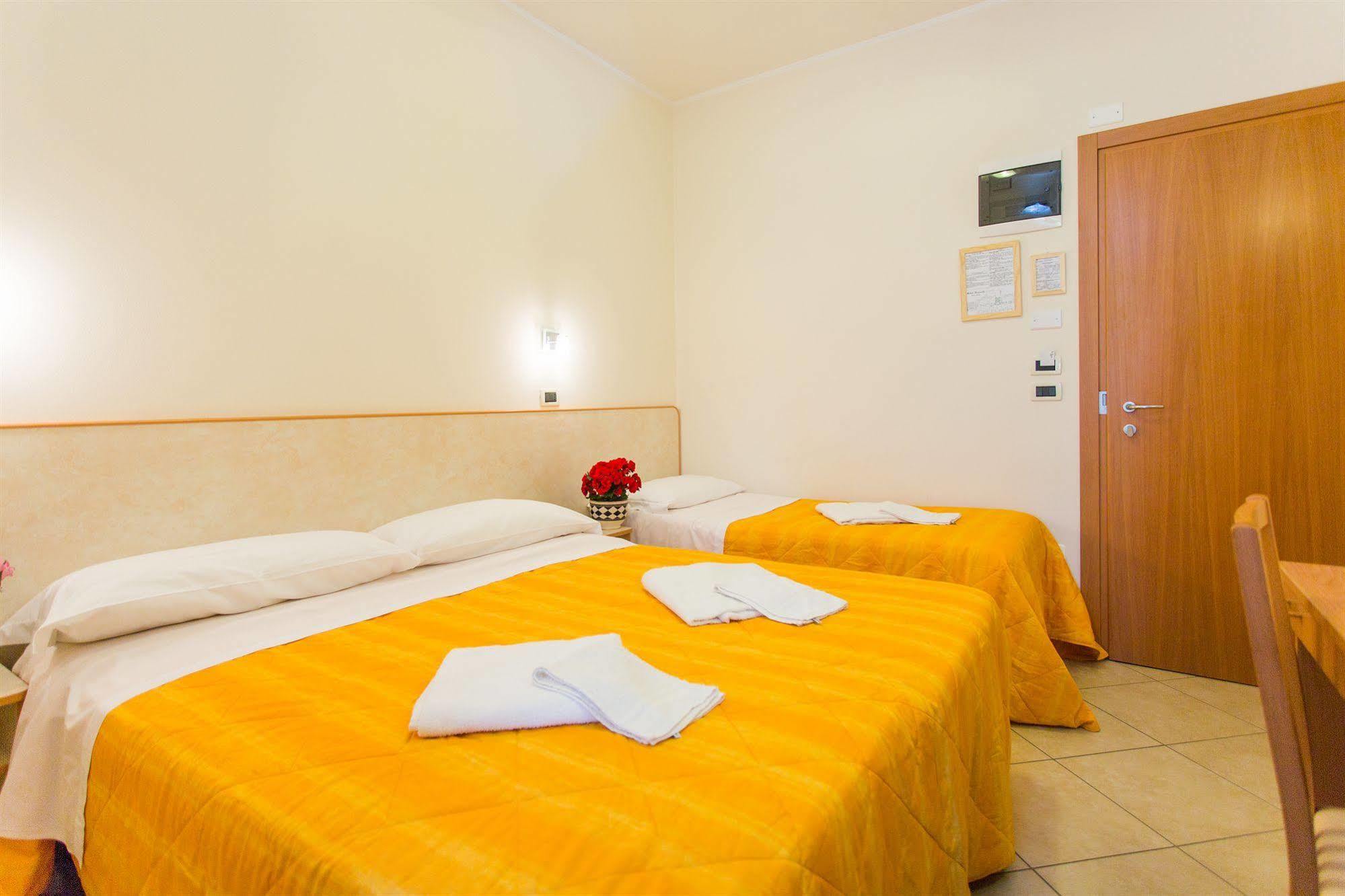 Hotel Favorita Чезенатико Екстериор снимка