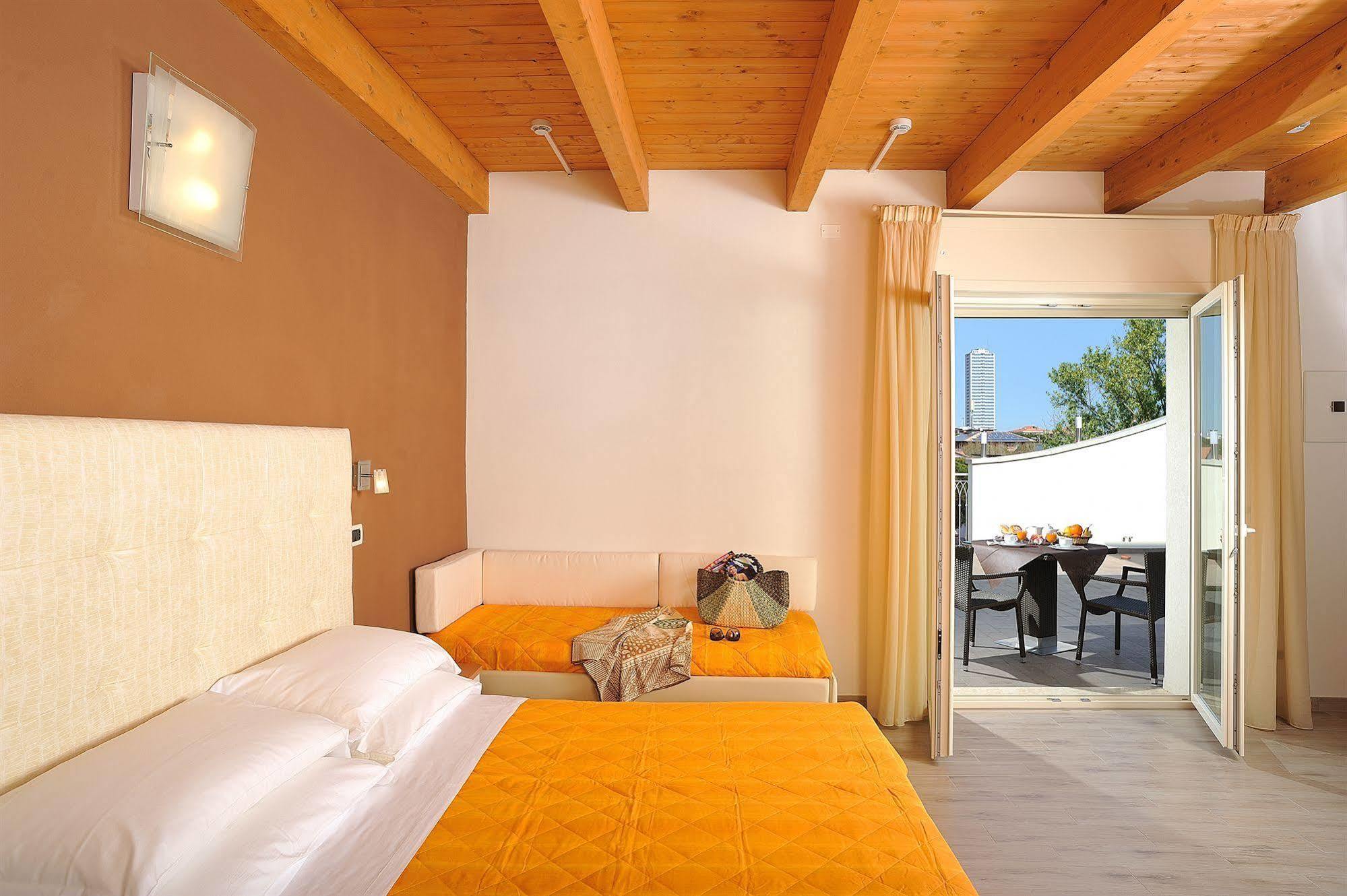 Hotel Favorita Чезенатико Екстериор снимка